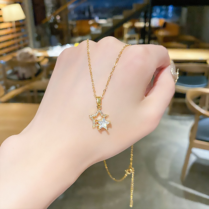 Titanium steel real gold electroplated five-pointed star necklace, versatile design sense, wishing star pendant, fashionable and elegant, star collarbone chain full figure