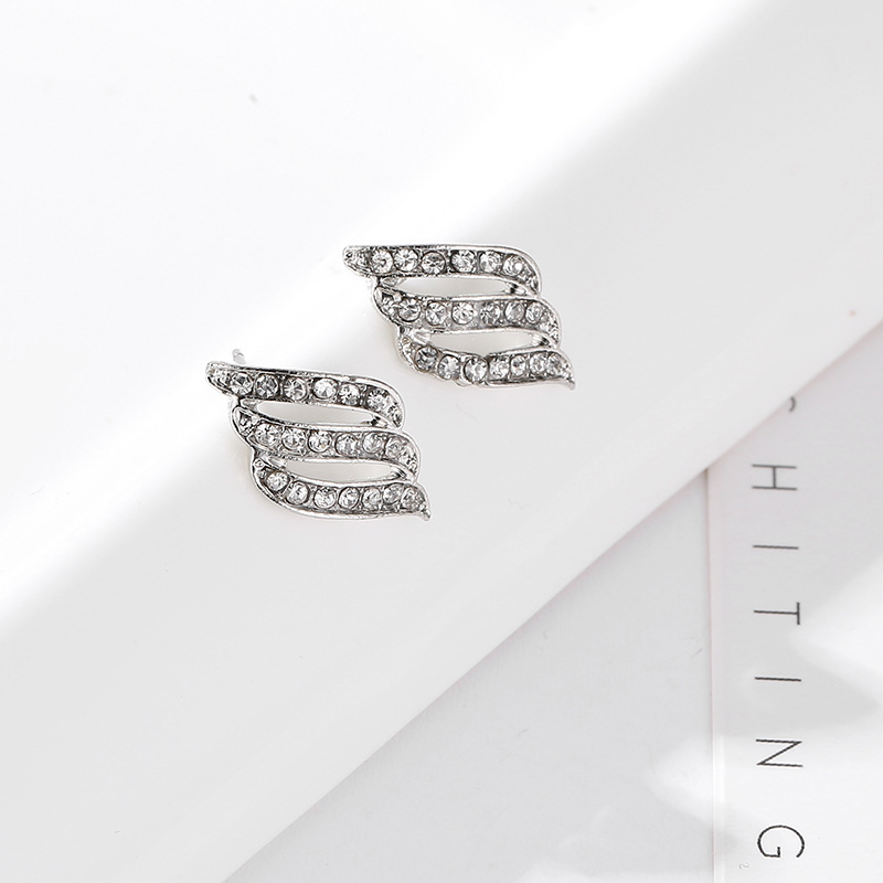 Cross-border best-selling jewelry OL fashionable and elegant earrings Angel Wing Earrings Feather Diamond Stud earrings wholesale for women Application Scenario