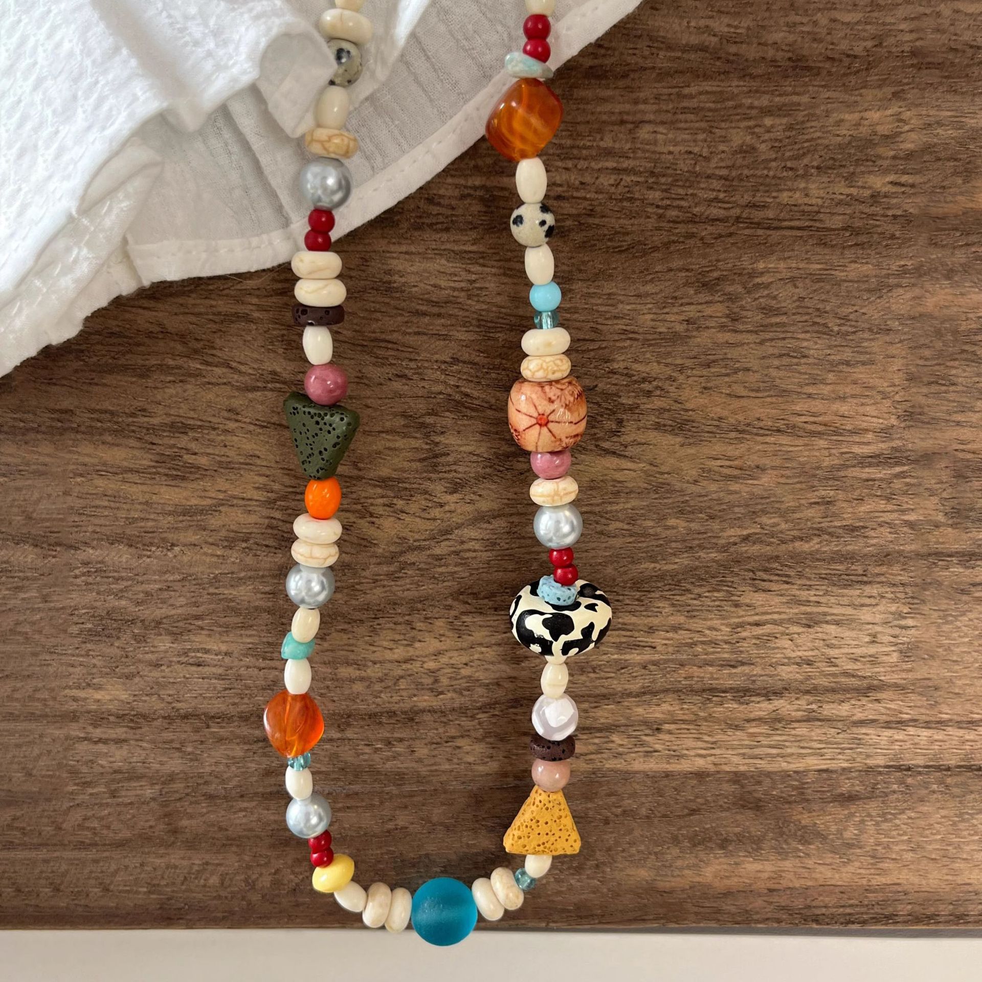 French retro spring/summer color vintage oil painting women's retro stone bead necklace, women's handcrafted rice bead collarbone chain full figure