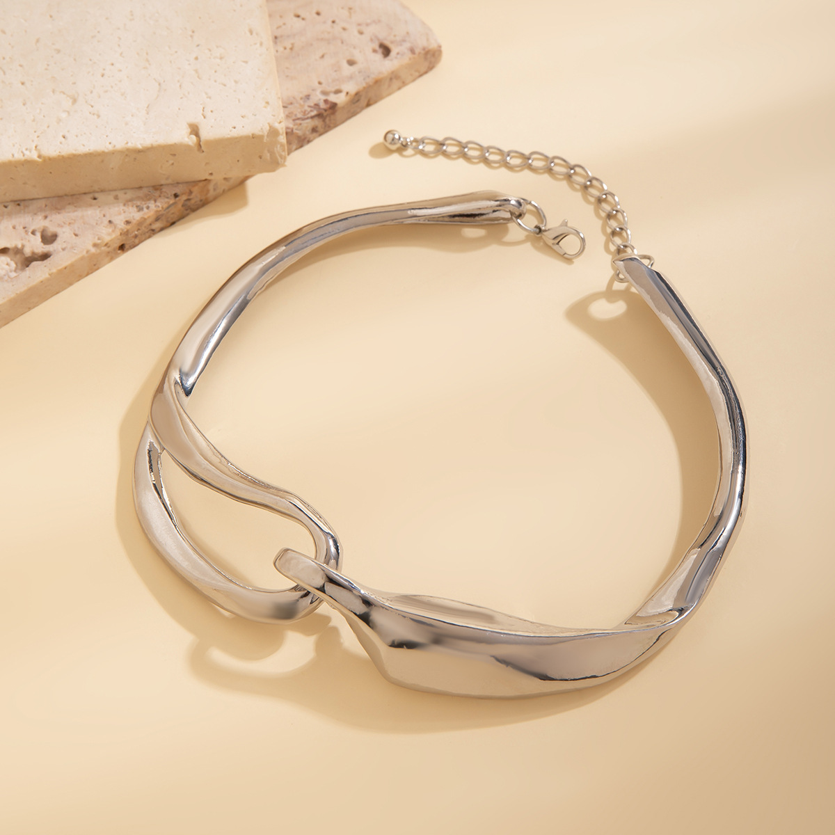 European and American cross-border punk-style abstract collar, female personality metal buckle, geometric sweet and cool style collarbone chain choker accessory Application Scenario