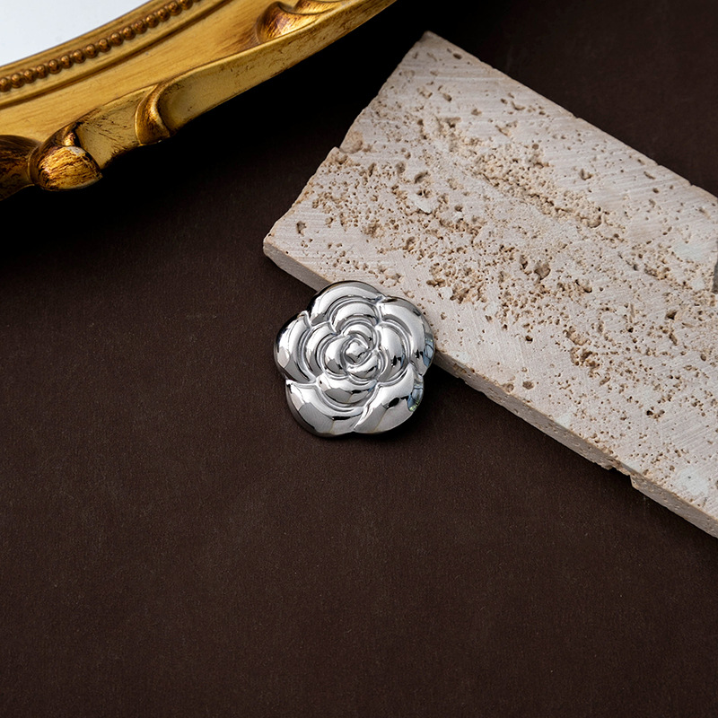 Wholesale of French retro exquisite rose brooches, niche, simple, light luxury and high-end style suit accessories details Picture
