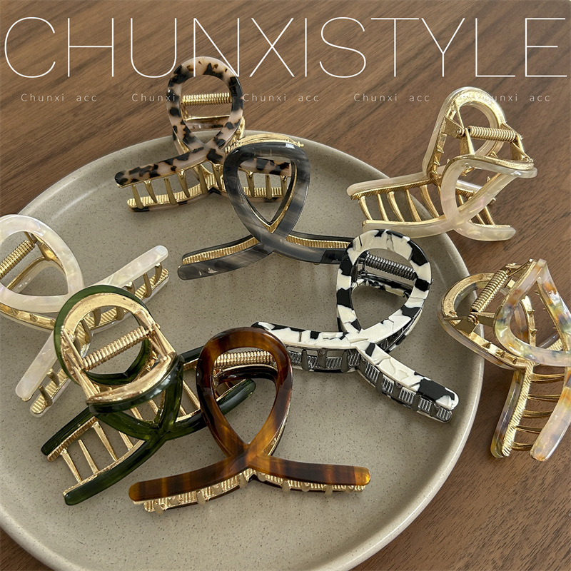 Mermaid Girl Acetate Hairpin for Women, medium-sized hairpin headwear, 2023 New high-end and exquisite shark hairpin, limited quantity Application Scenario