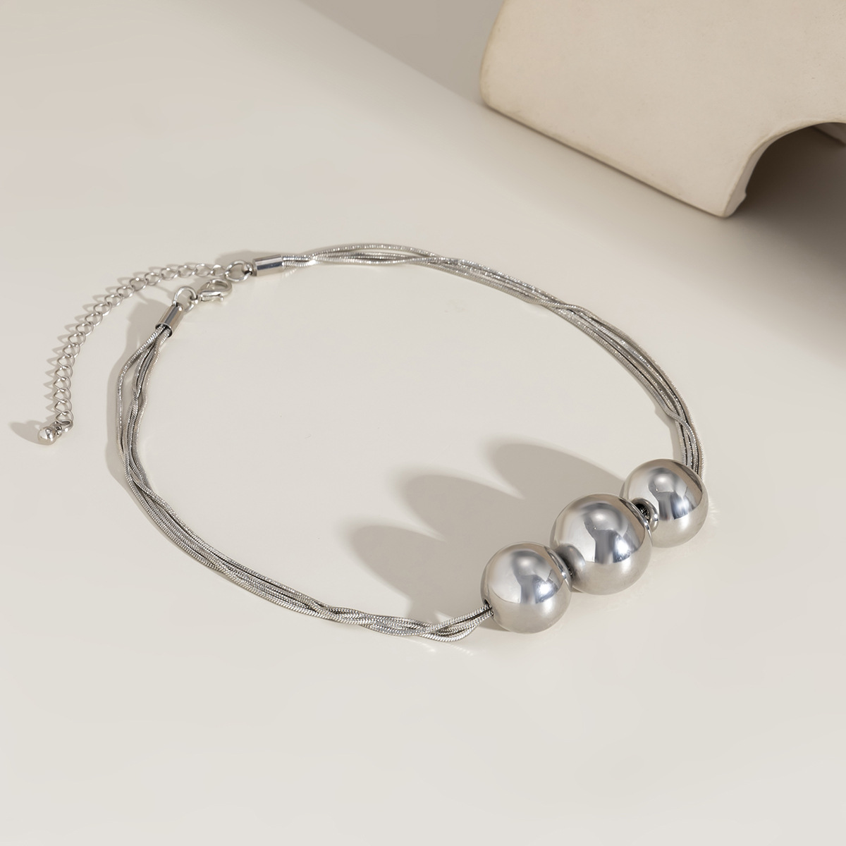A minimalist and trendy hip-hop punk necklace with a cold and unique style from Europe and America Application Scenario