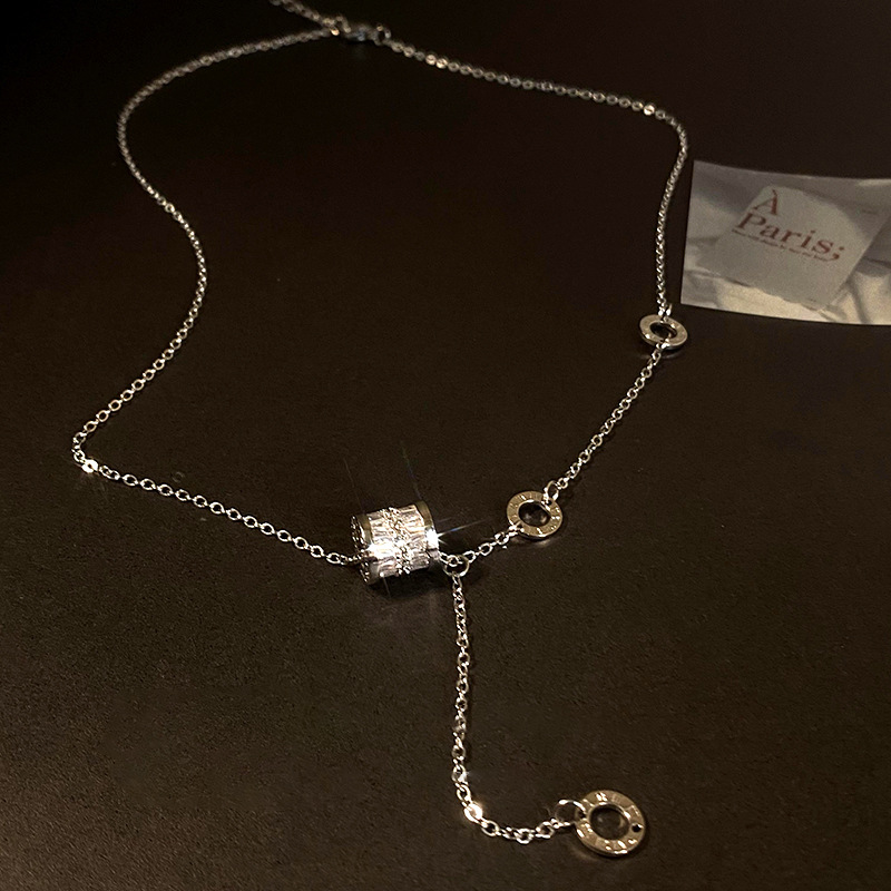 Show your elegance! The Sparkling Diamond Mini Waist necklace for women, a light luxury and niche Internet celebrity collarbone chain, is a trendy new style in 2023 Application Scenario