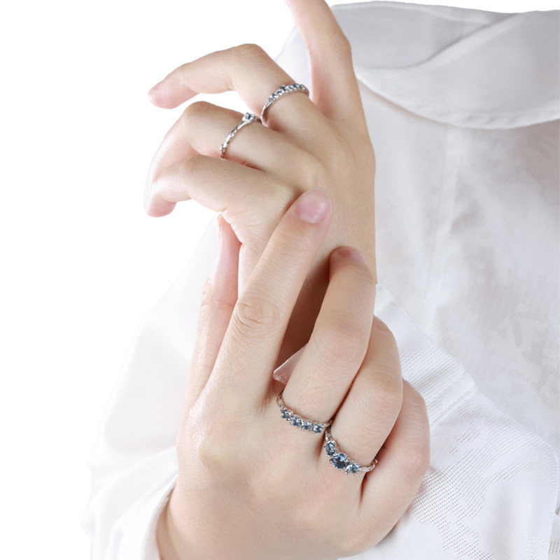 Exquisitely layered ins cold style blue zircon open ring, a high-end, light luxury, trendy and versatile personalized ring for women Application Scenario