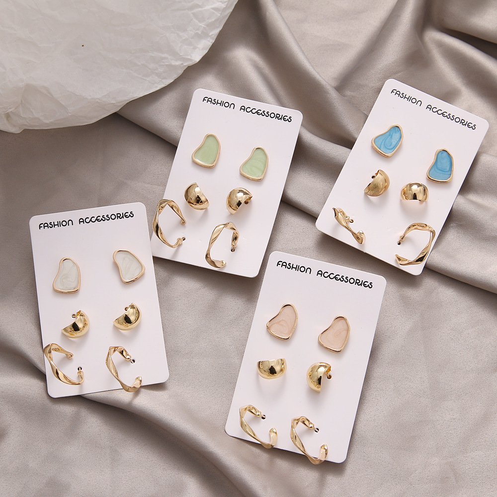 New cross-border Korean-style metal sheet geometric stud earrings, floral gold women's earrings from the Korean jewelry world full figure