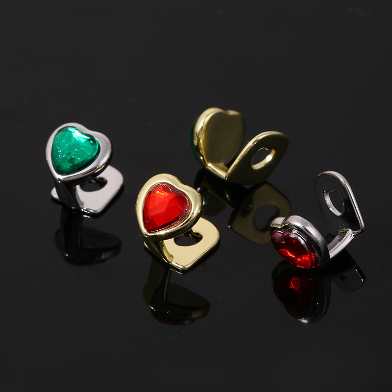 New cross-border best-selling heart-shaped red and green gemstone braces, hip-hop men's and women's personalized gold teeth, rap versatile denture accessories Application Scenario