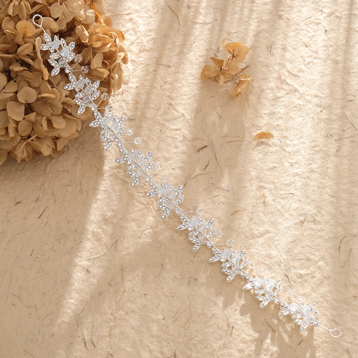 New European and American soft chain headbands, leaf crystal bead handcrafted headbands, high-end bridal headbands, factory direct sales Specification drawing