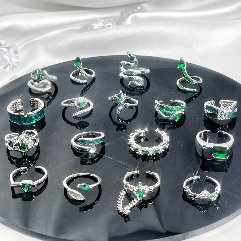 ins niche design sense ring for women, retro green zircon drip glaze, cool and stylish, trendy forest-themed ring Application Scenario