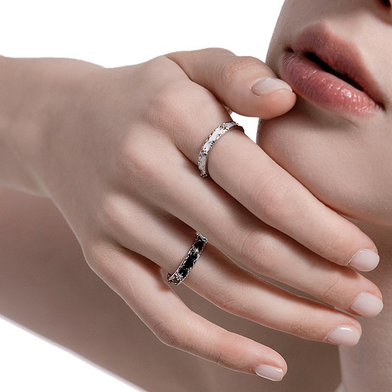 High-end, niche design, simple couple rings, ins, cold style, exquisite layering, unique open index finger ring Application Scenario