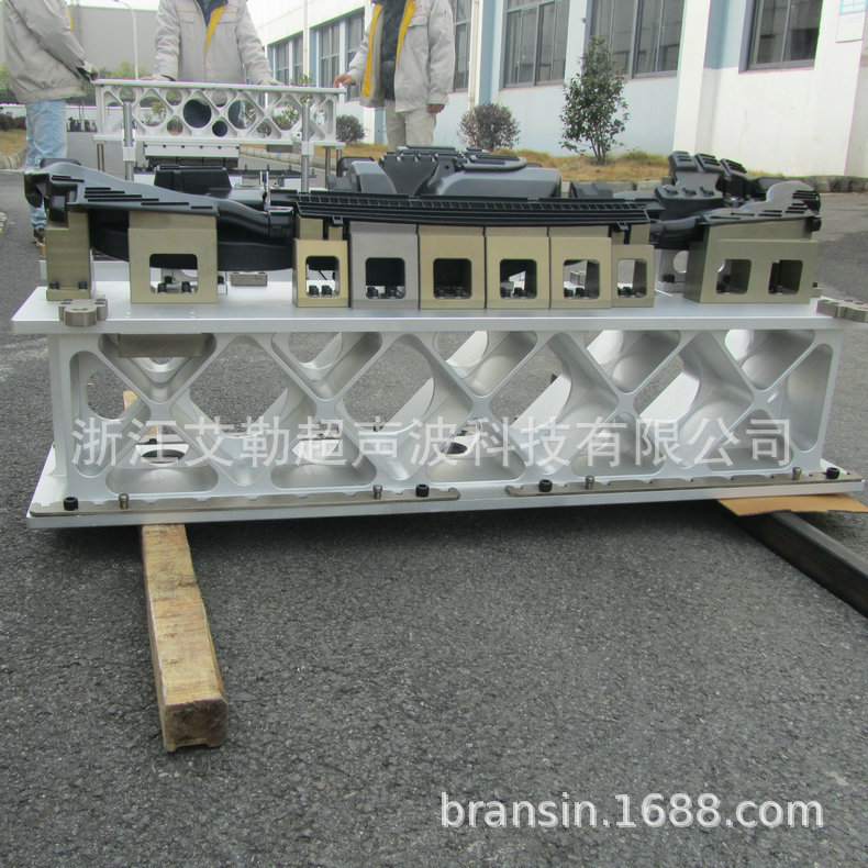 Factory direct sales of vibration friction welding molds for automotive dashboard air ducts. Welcome to order Application Scenario