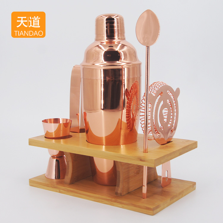 Wholesale stainless steel three-section cocktail shaker set 700ml shaker set with bamboo and wood frame base details Picture