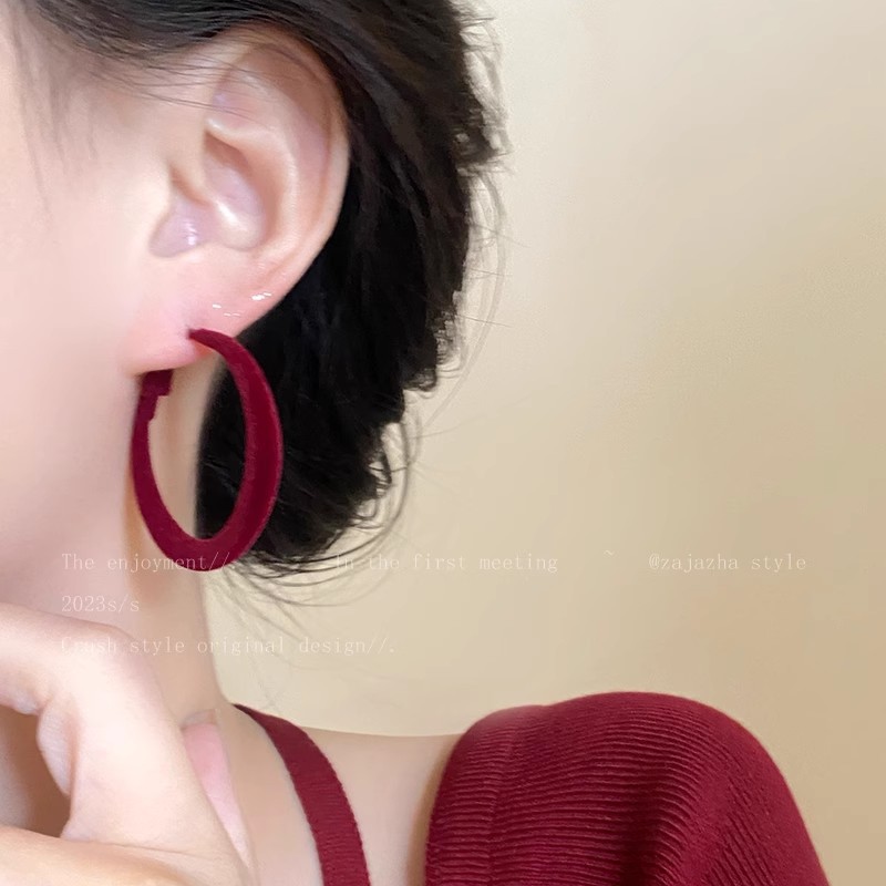 Ankela Red velvet ear rims for women's autumn and winter, a high-end, retro and fashionable style earring, a 2024 new bestseller details Picture