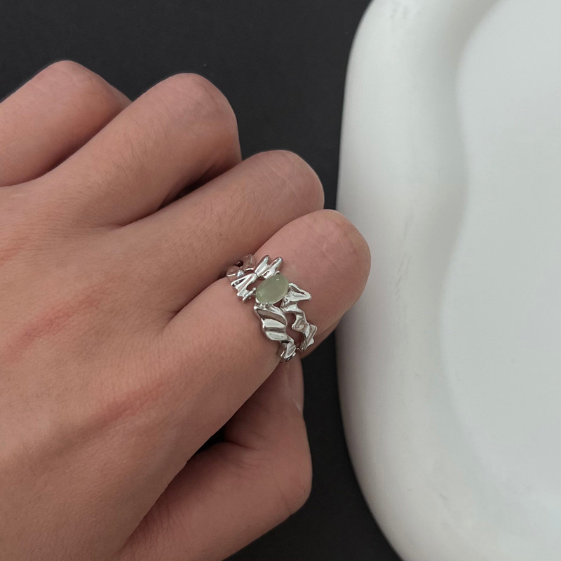 New Chinese-style adjustable opening ring, irregular ins cold style, light luxury, niche design, green stone opening ring Application Scenario