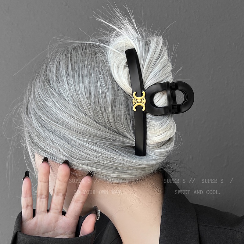 Arc de Triomphe letter hair clip, Little Chanel Spring/Summer Grab clip, large back head updo, shark clip, lacquered texture hair accessory Specification drawing