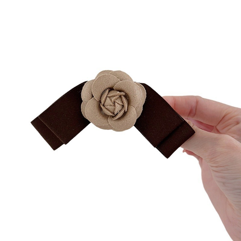Pink rose bow hair clips exude a sense of feminine sophistication and elegance. Small chanel-style hair bands, hair strings, bangs clips, side clips, and hair accessories Item Picture