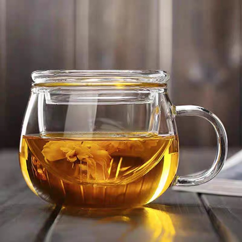 High borosilicate glass tea brewing cup, thickened with lid and handle, household tea water separation with filter, office cup, flower tea cup Application Scenario
