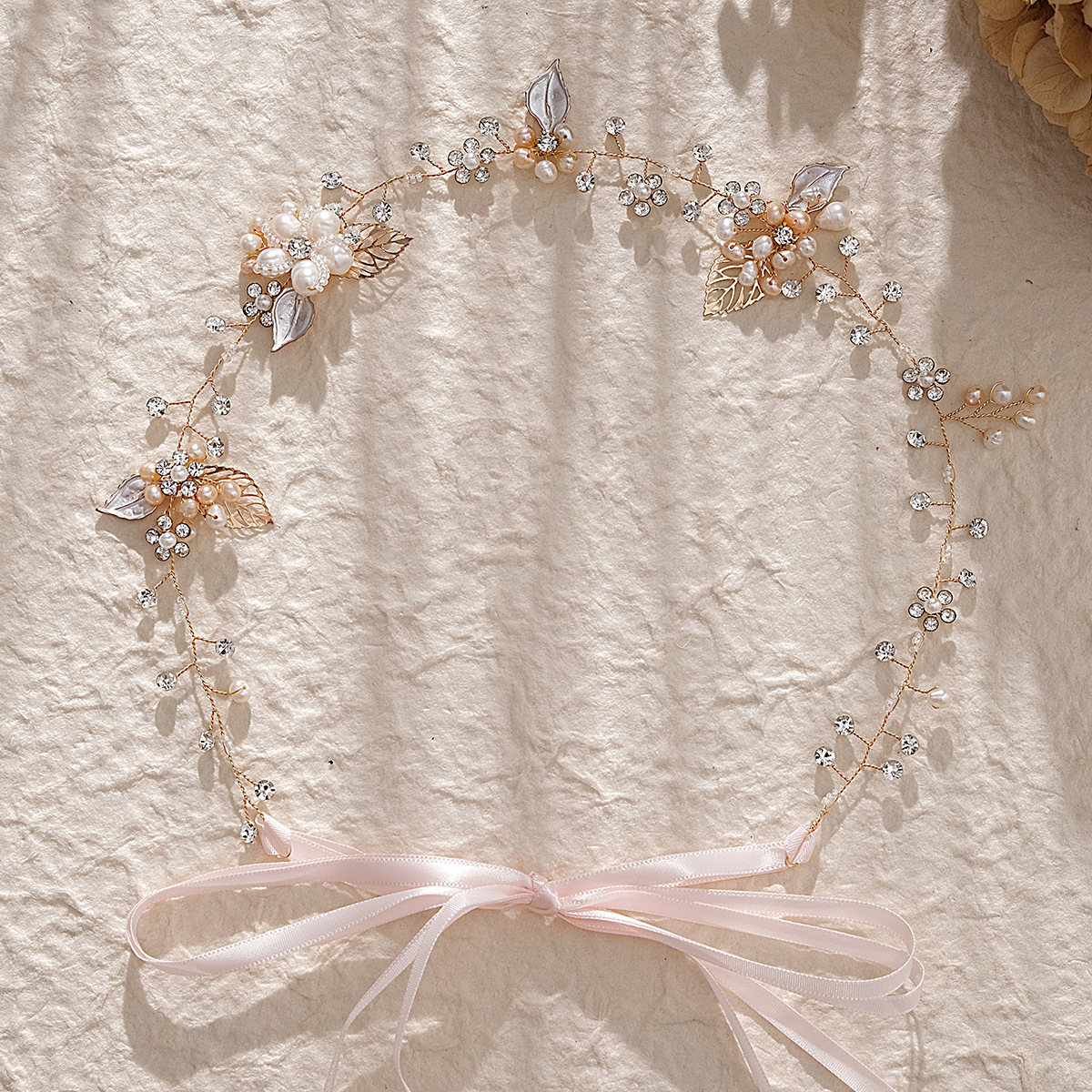 European and American forest-themed bridal hair accessories, beautiful leaf hair bands, exquisite handcrafted headwear, rhinestones, freshwater pearls, updo hair bands full figure