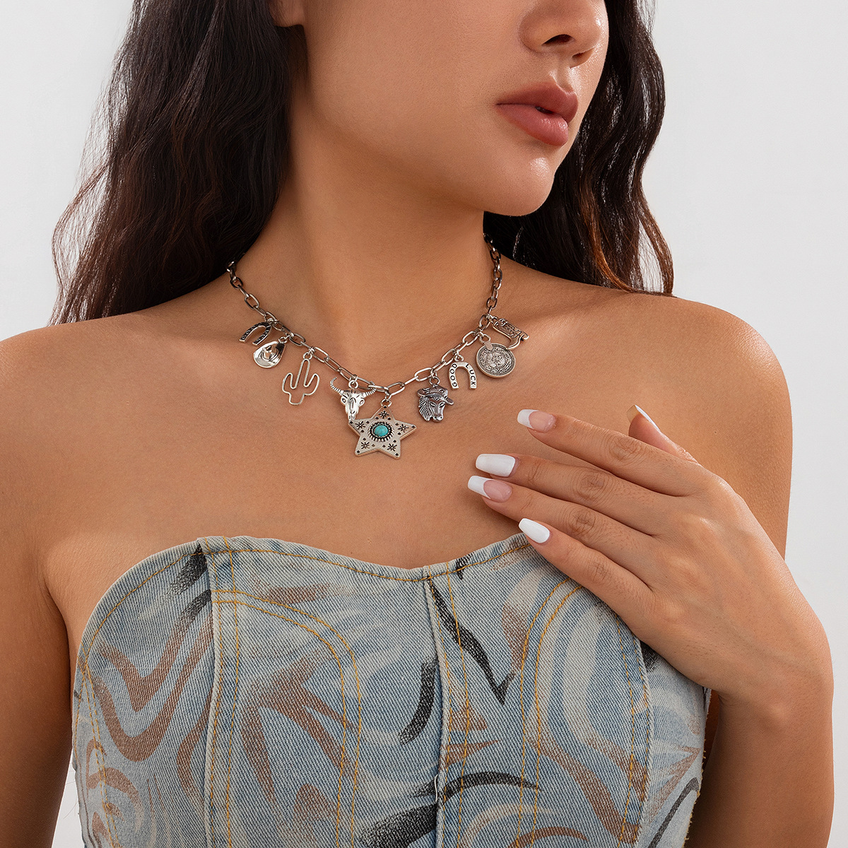 European and American cross-border jewelry: Simple and multi-element bull head pendant necklace with a fashionable sense, alloy multi-layer tassel collarbone chain Specification drawing