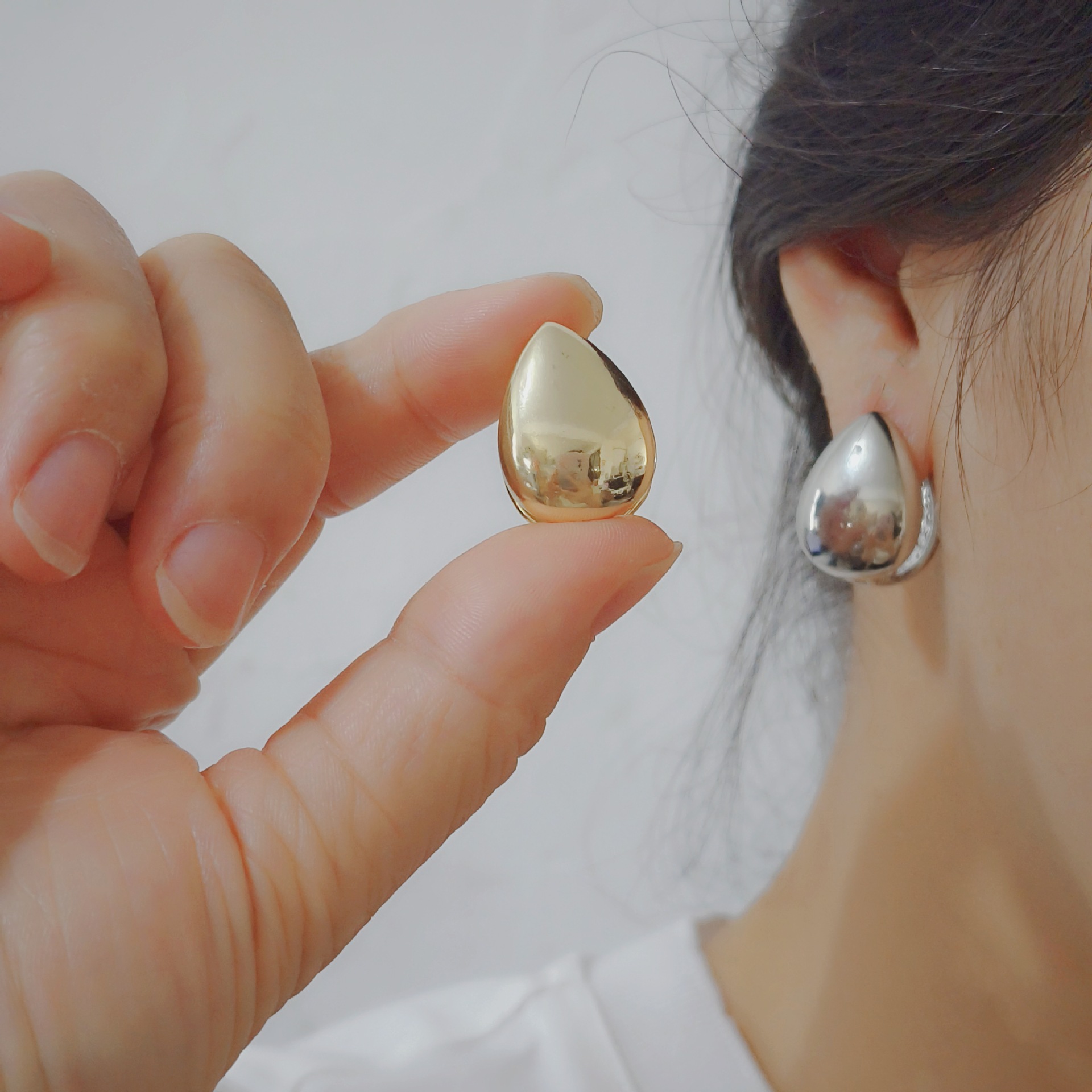 Retro minimalist teardrop ear studs and ear buckles, elegant women's ins trendy, high-end, niche design sense, versatile earrings full figure