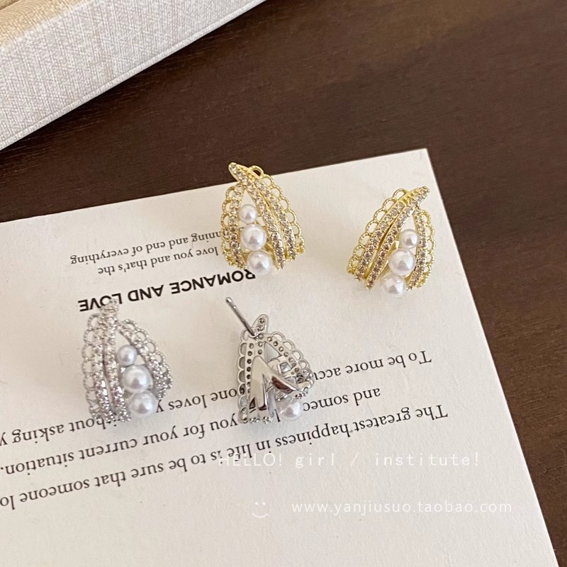 Micro-inlaid zircon lace pearl stud earrings for women, a niche high-end, light luxury and elegant look, Korean retro fashion earrings Specification drawing