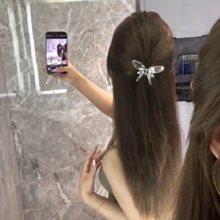 Cold and cool style girl liquid metal butterfly hair clip, small updo shark clip, silver bow grab clip, high-end feel Specification drawing