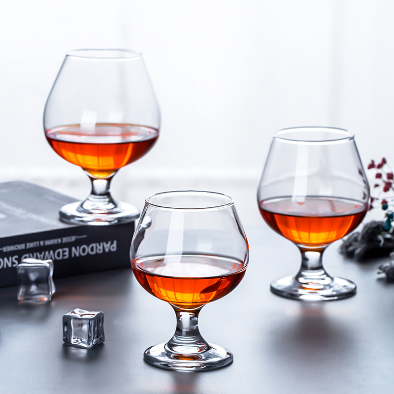 Creative brandy wine glasses, European high-end glass wine glass sets, low-stemmed red wine glasses, whisky wine glasses full figure