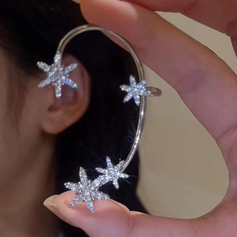Light luxury high-end sparkling diamond snowflake ear pendants for women, trendy Korean style on Instagram, elegant and fashionable, super fairy-like, no ear holes, ear clips and earrings details Picture