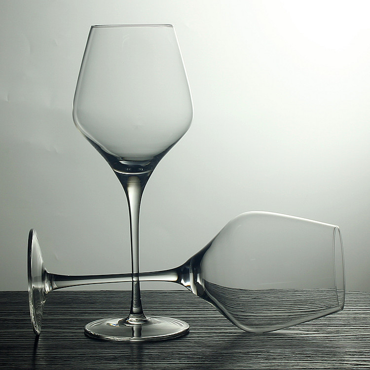 Factory wholesale of handcrafted crystal red wine glasses, tall wine glasses with cold cut edges, 2 gift sets Application Scenario