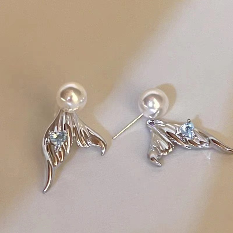 Mermaid's Treasure ~ Elegant and exquisite French pearl metal fishtail earrings, a light luxury and high-end niche earpiece Application Scenario