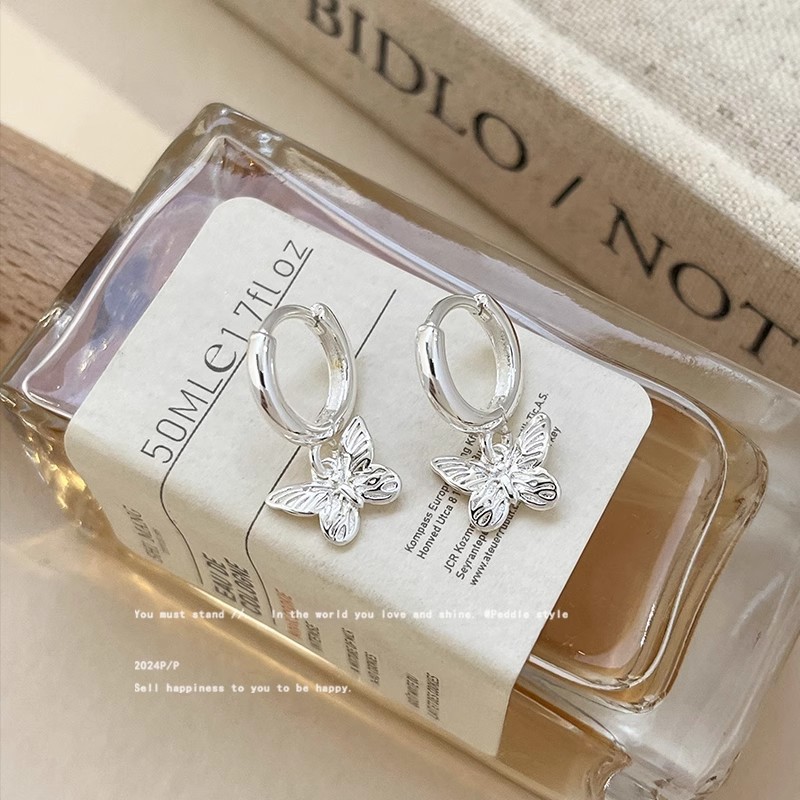 Retro silver butterfly ear studs with a cold and cool female style, a niche and high-end feel. Simple, sweet, cool and versatile earrings for girls details Picture
