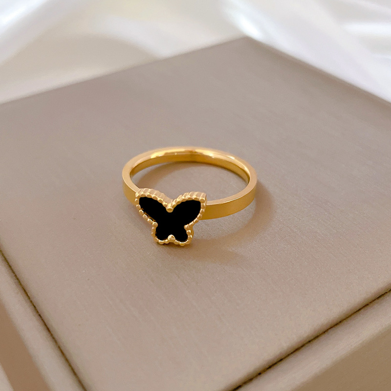 【 Non-fading 】 Black butterfly titanium steel cold style dance ring for men and women, trendy and simple food rings on Instagram Application Scenario
