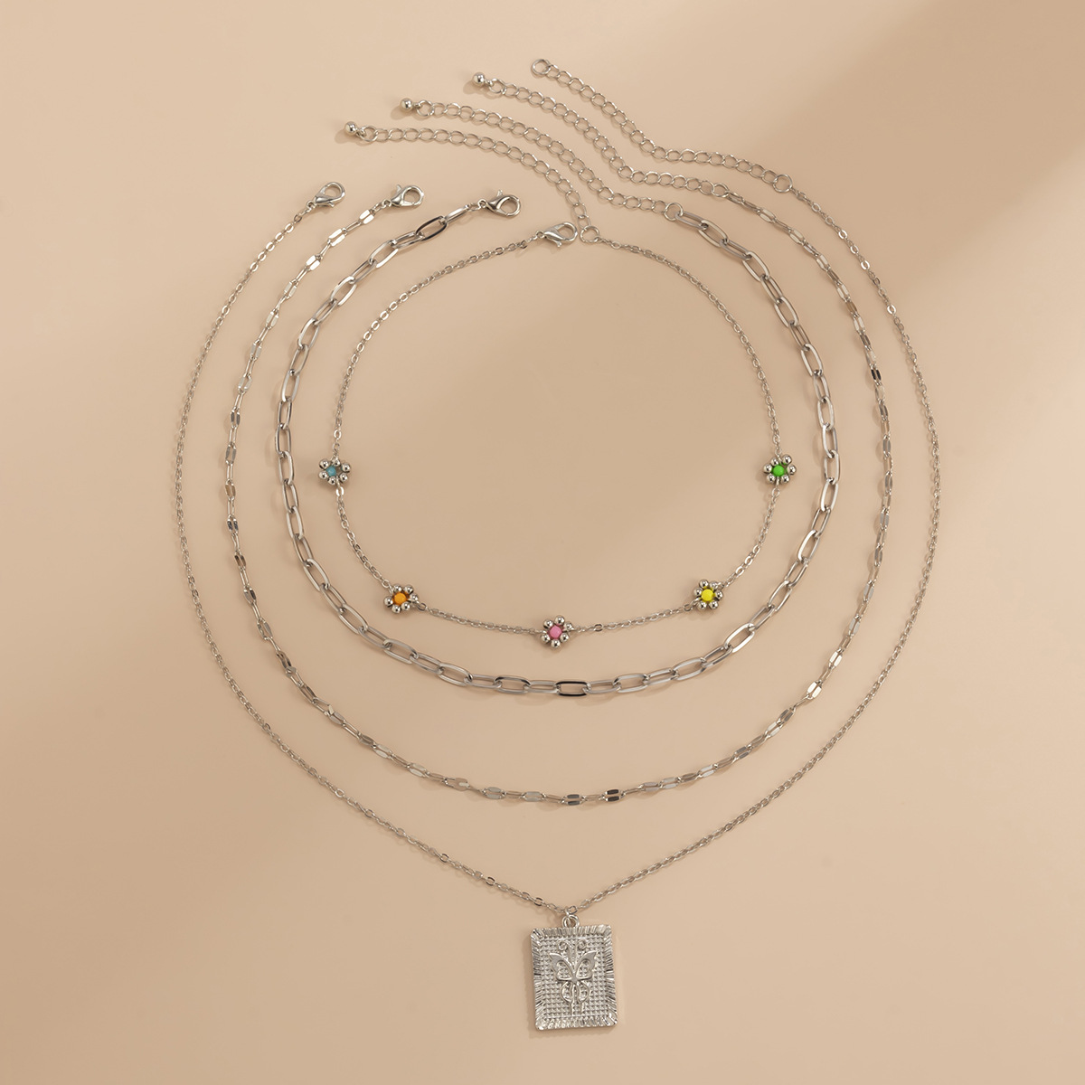 European and American cross-border jewelry, retro rice bead small Daisy flower metal necklace, simple geometric square card hollowed-out necklace details Picture