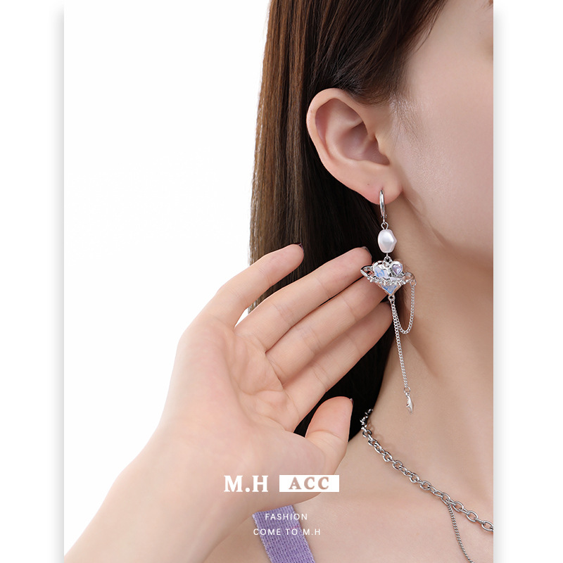 925 Silver Needle blue gradient heart-shaped earrings, a niche high-end look, summer coolness earrings, fashionable and trendy earrings details Picture