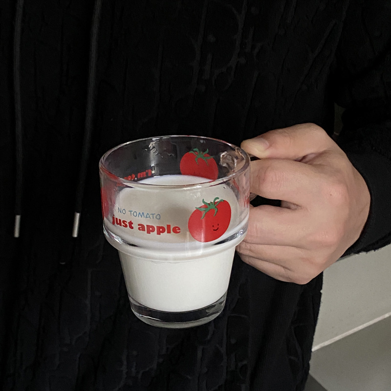 A niche retro tomato glass cup with a simple and Chinese-style Instagram cute apple coffee cup as a couple's gift details Picture