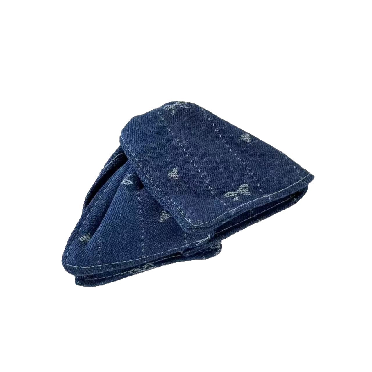 Bow-shaped heart-shaped denim triangular grabbler for women, new high-end hairpin, shark clip at the back of the head, cartoon style Item Picture