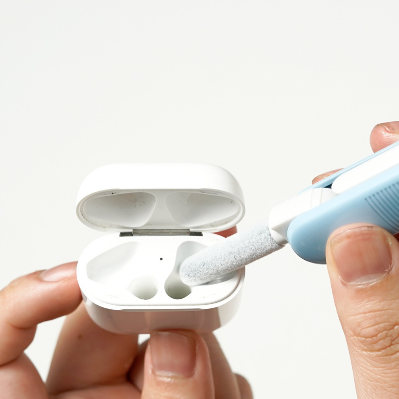 Headphone jack cleaning brush, mobile phone dust removal and cleaning tool, cleaning wonder, headphone charging case decontamination and dust removal brush Application Scenario