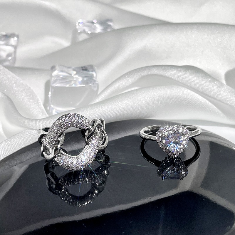 European and American full-diamond hollowed-out chain opening ring, a fashionable and niche heart-shaped geometric index finger ring for women on Instagram details Picture