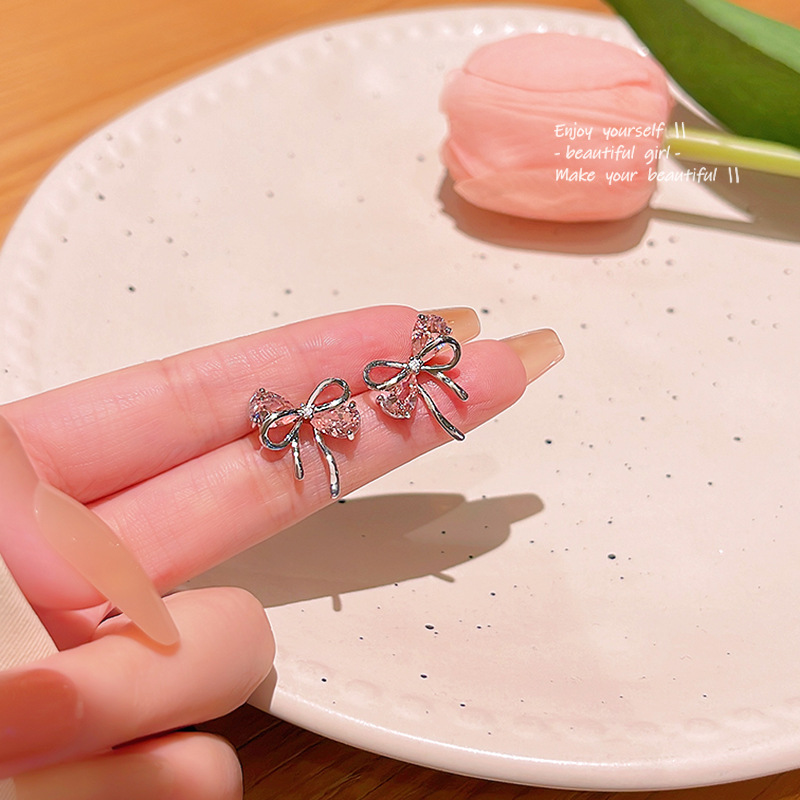 925 Silver Needle Super Sparkling pink Zircon bow earrings, a trendy and high-end design accessory for women on Instagram, a popular online celebrity full figure