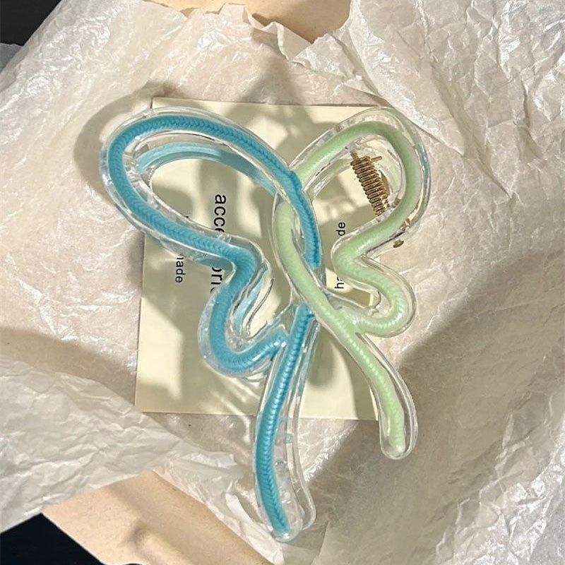 New Spring/Summer 2025 oil-dripping gradient fresh bow shark clip, back clip, girlish heart hair accessory clip Application Scenario