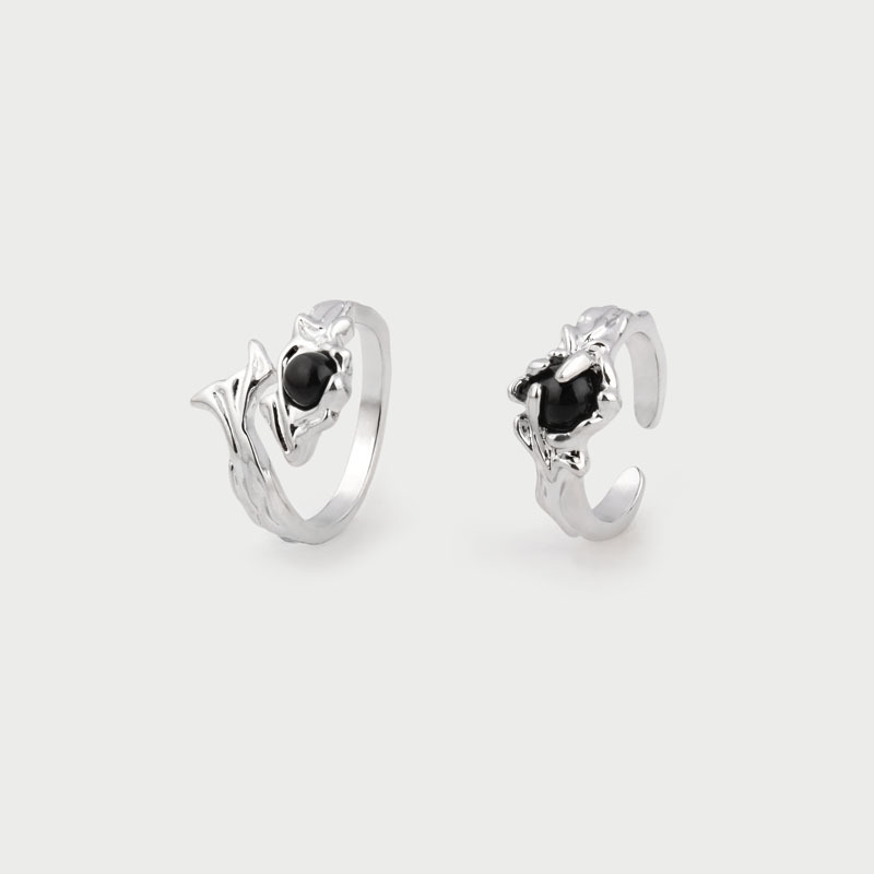 Black stone thorn open ring, a trendy Instagram niche design, with a unique, fashionable and high-end feel, a cold style food ring Specification drawing