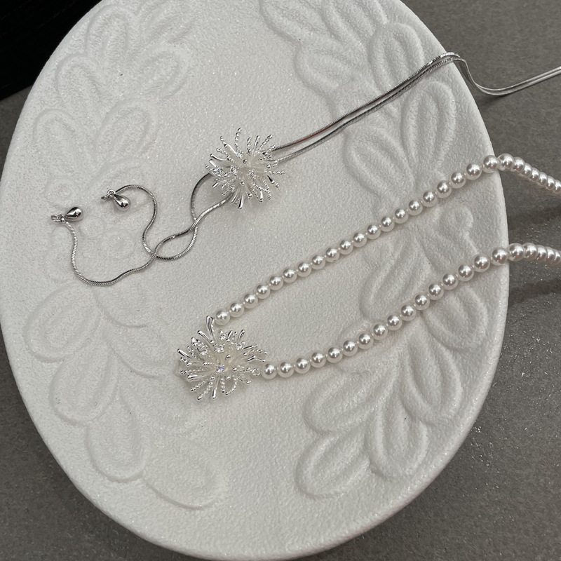 Korean zircon dandelion layered style necklace snake bone chain pull new simple and niche collarbone chain Application Scenario
