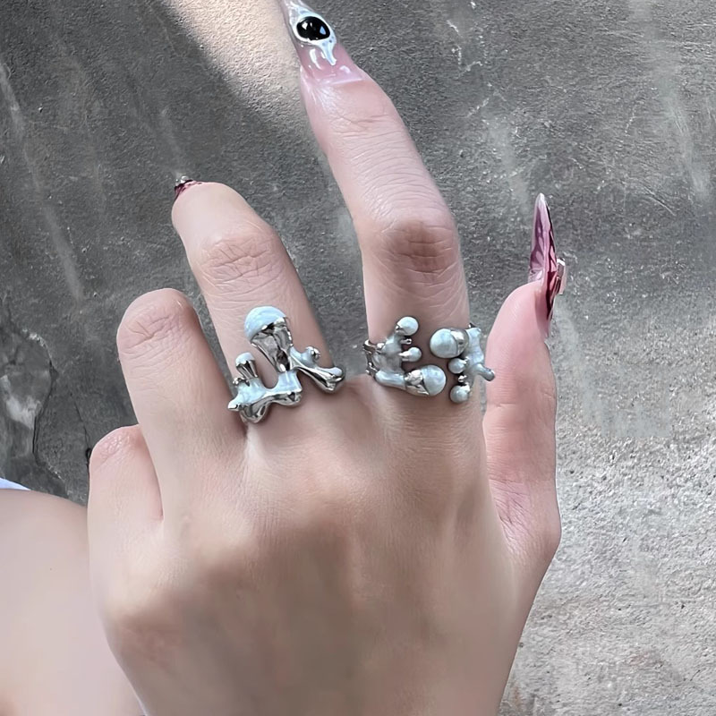 Irregular liquid melting oil drip open ring, a niche design for women, with a high-end and cold style, fashionable and individual ring details Picture