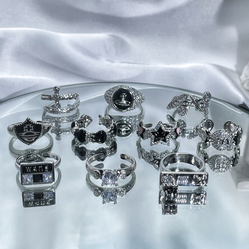 The high-end Saturn drip glaze slightly inlaid open ring exudes a feminine charm, is sweet, cool, fashionable, light luxury and versatile, and is a unique and niche ring Application Scenario