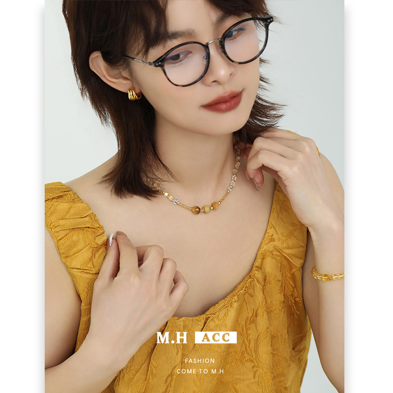 Sweet yellow crystal rice bead beaded necklace for women, a unique and fashionable style with a vacation vibe. Collarbone chain, a personalized and versatile necklace details Picture