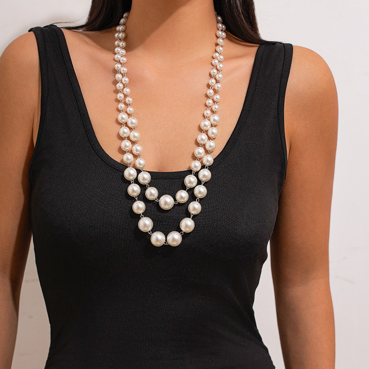 European and American cross-border jewelry, fashionable pearl overlapping collarbone chain, high-end tassel round bead multi-layer necklace set full figure