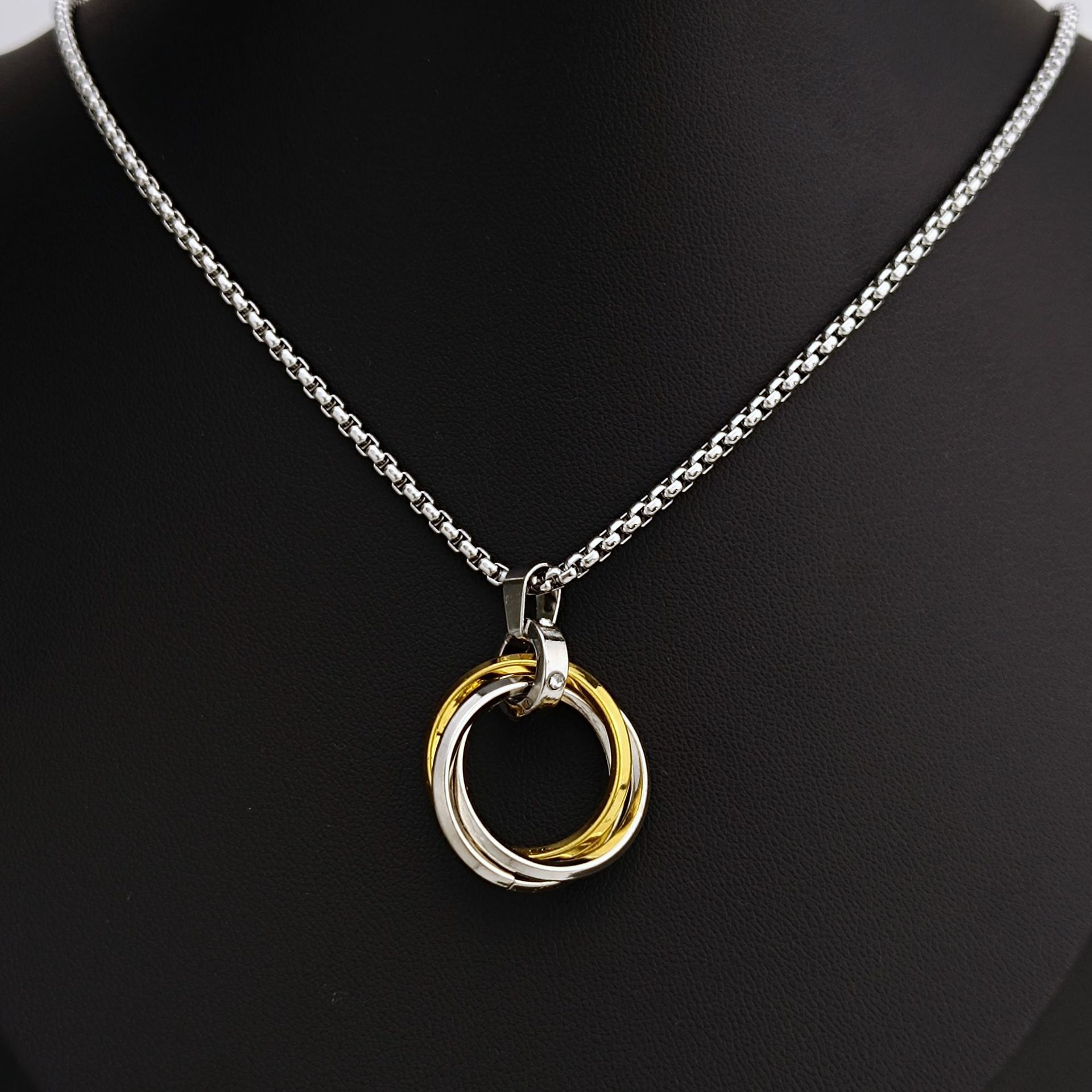 European and American stainless steel three-ring necklace, simple titanium steel pendant wholesale, couple's interlocking trendy sweater chain Specification drawing
