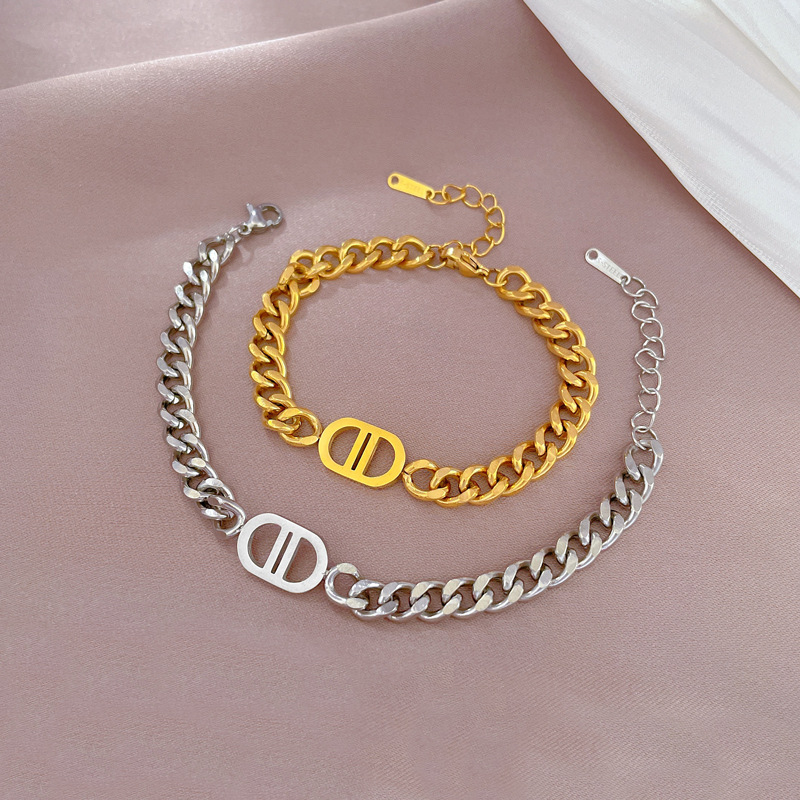 【 All-titanium Steel 】 Dongdamen's unique and elegant forest-style chain Double D bracelet, a retro gift for female Internet celebrities and best friends Application Scenario