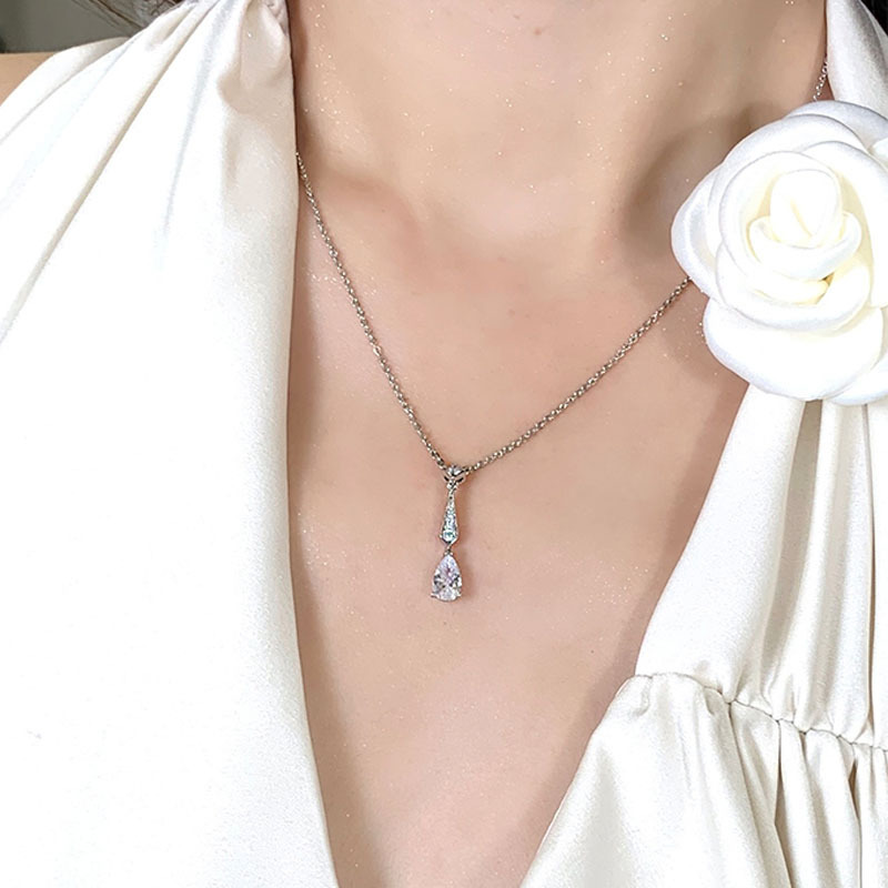 A Tear Star River Tear Drop Necklace, a new light luxury sparkling diamond water drop pendant necklace, a niche autumn and winter sweater collarbone chain details Picture