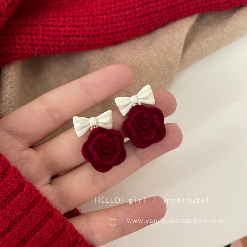Autumn and winter velvet red rose stud earrings for women, light luxury, high-end, versatile, fashionable, gentle and sweet girl earrings Specification drawing
